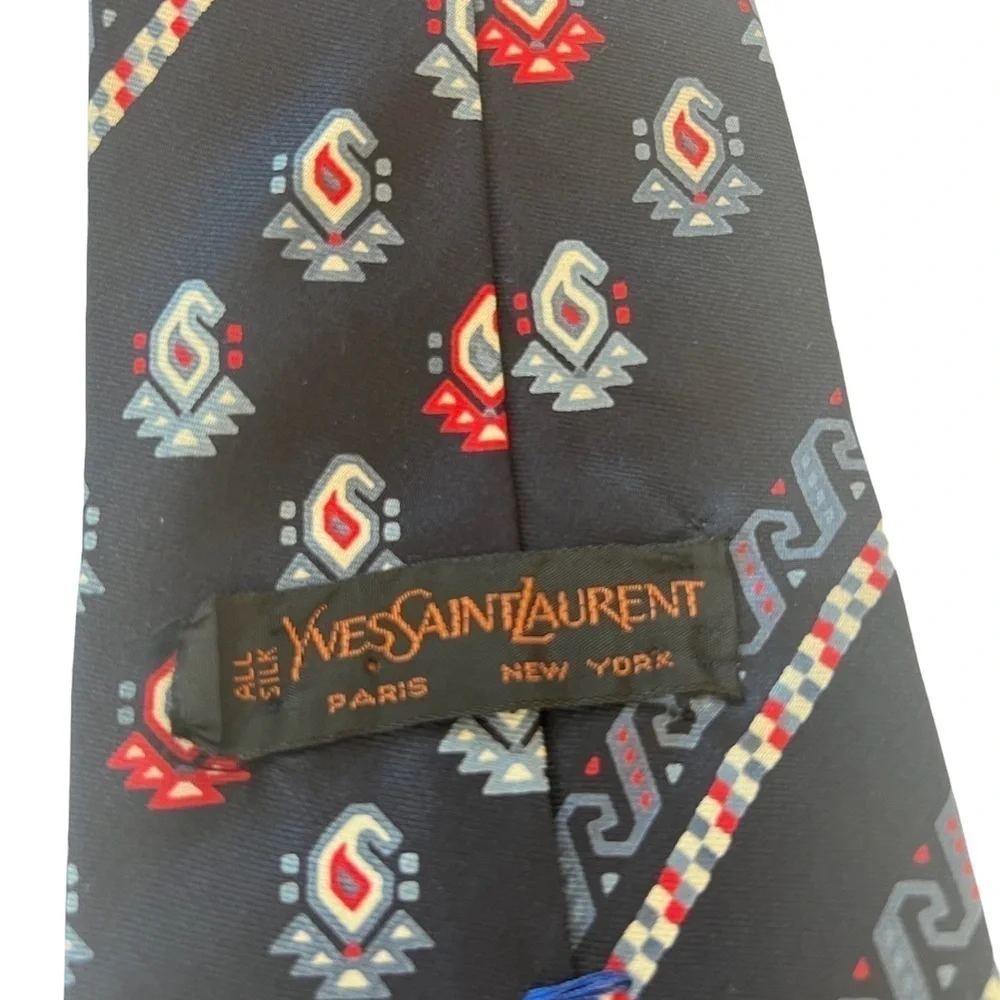 Vintage Yves Saint Laurent blue pattern 100% silk men’s necktie